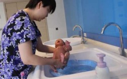 婴儿洗澡的过程视频（婴儿洗澡实操）
