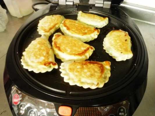 电饼铛做菜盒子过程（电饼铛做菜盒子过程怎么做）-图1