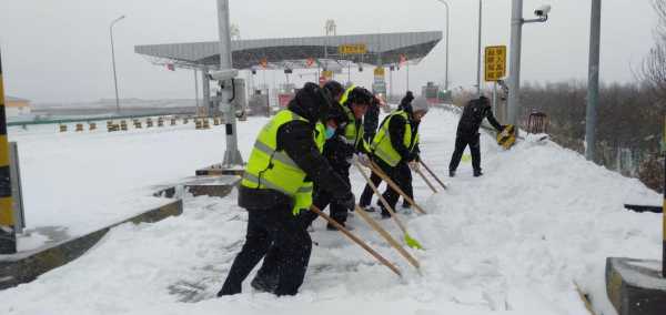 收费站除雪过程（收费站除雪防滑应急预案）-图2