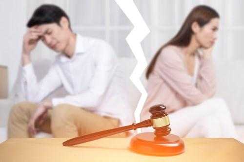 离婚过程（离婚过程中男方动手打女方怎么处理）-图2