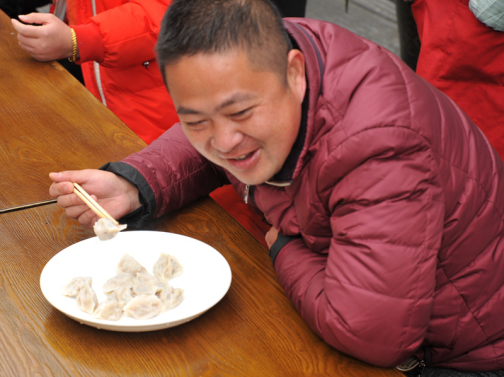 吃饺子大赛文字过程（吃水饺比赛）-图2