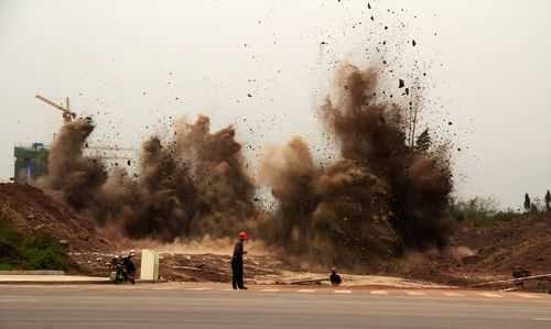 工地爆破过程（工地爆破过程图片）-图3