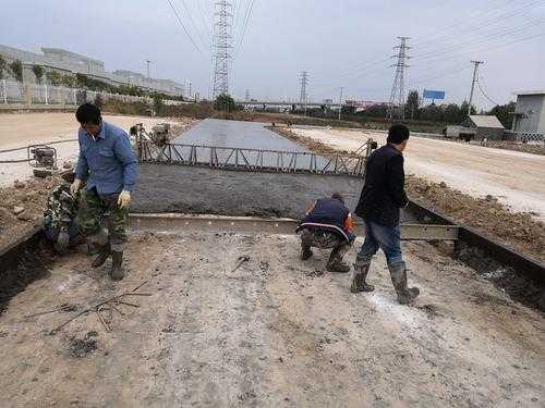 公路混凝土浇筑过程（公路混凝土施工）-图2